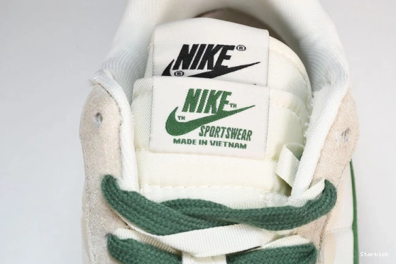 White Vaporwaffle Green DD1875-102 Nike sacai 0309